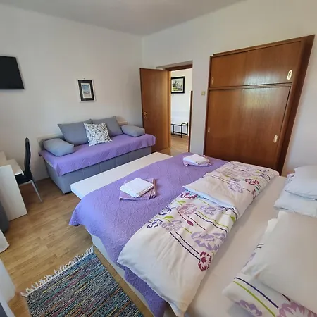Apartment Ljubo 4+2 *