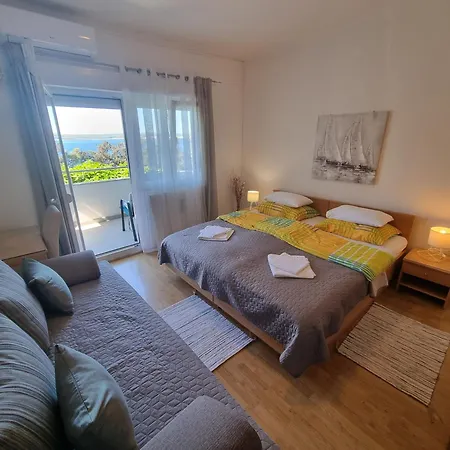 Apartment Ljubo 4+2 *